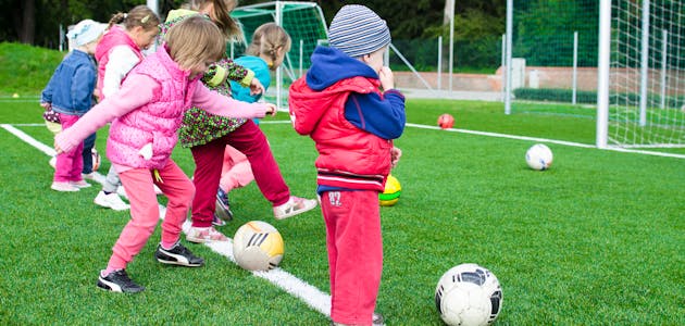 تنمية المهارات الحياتية للأطفال من خلال الرياضة