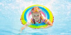 لماذا يخاف طفلي من السباحة وكيف يمكنني المساعدة؟